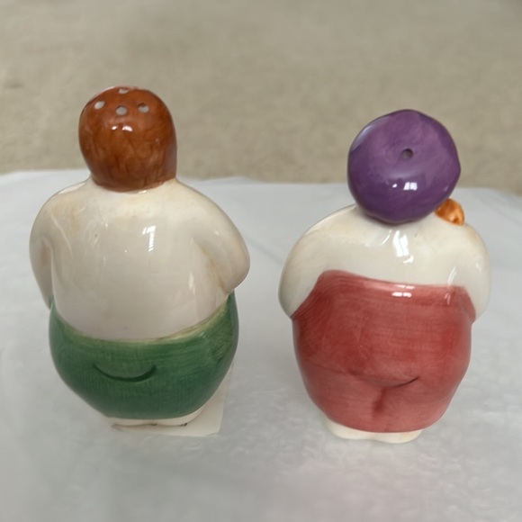 Vintage shower time salt & pepper shaker - Picture 3 of 3